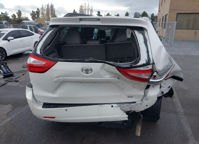 Photo 17 of 2017 Toyota Sienna XLE/LIMITED (VIN 5TDYZ3DC2HS793423)