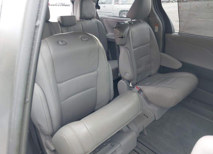 Photo 8 of 2017 Toyota Sienna XLE/LIMITED (VIN 5TDYZ3DC2HS793423)