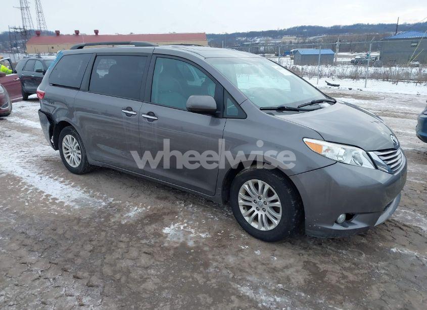 2017 Toyota Sienna XLE/LIMITED (VIN 5TDYZ3DC2HS811385) main photo