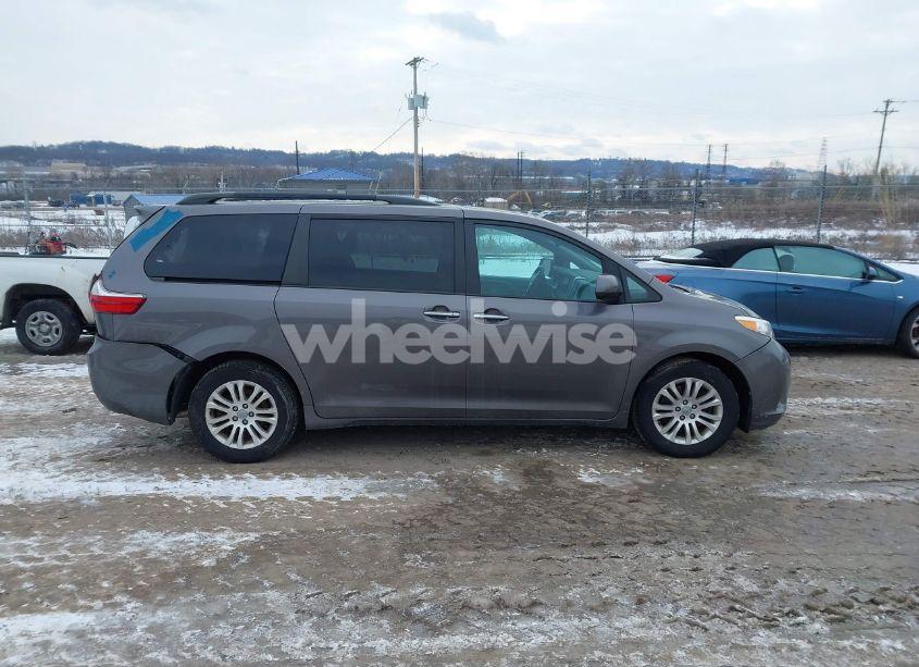 Photo 13 of 2017 Toyota Sienna XLE/LIMITED (VIN 5TDYZ3DC2HS811385)