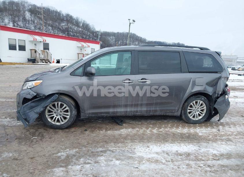 Photo 14 of 2017 Toyota Sienna XLE/LIMITED (VIN 5TDYZ3DC2HS811385)