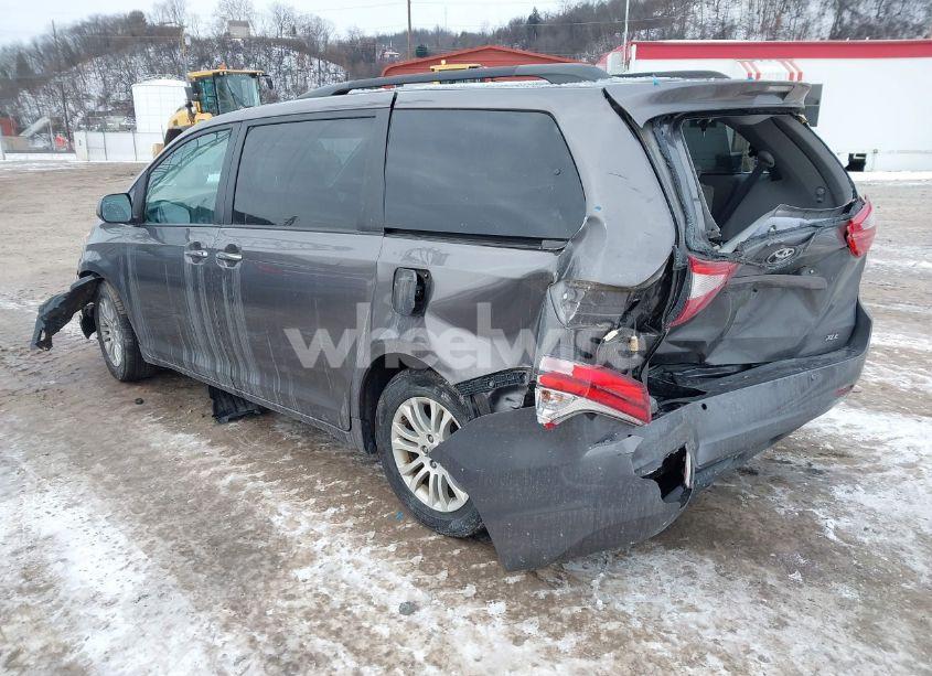 Photo 3 of 2017 Toyota Sienna XLE/LIMITED (VIN 5TDYZ3DC2HS811385)