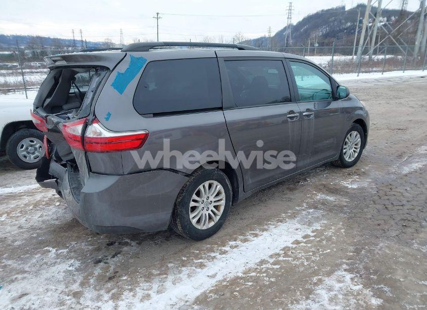 Photo 4 of 2017 Toyota Sienna XLE/LIMITED (VIN 5TDYZ3DC2HS811385)