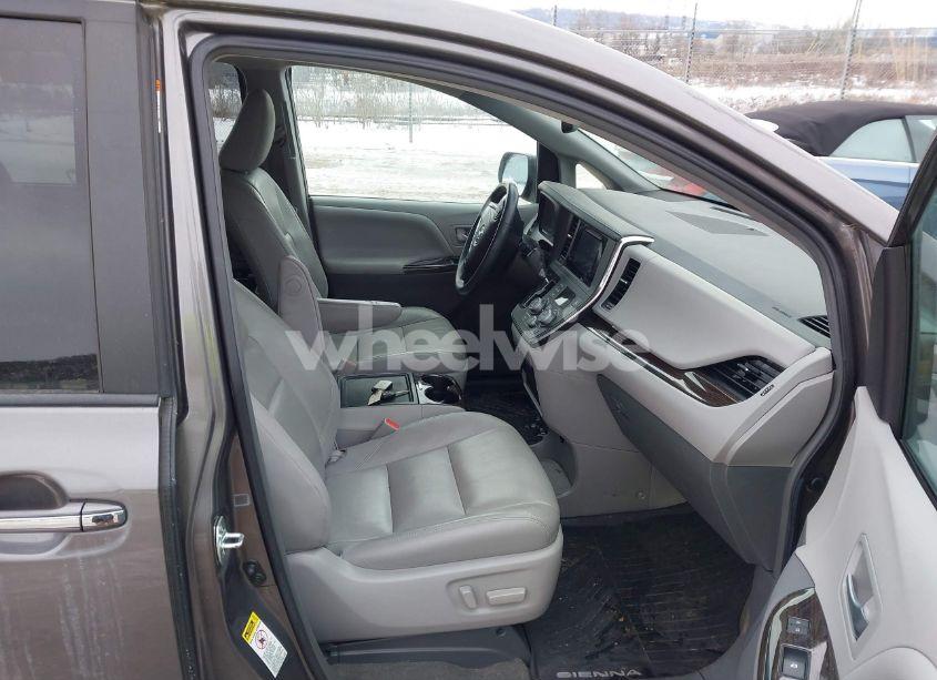 Photo 5 of 2017 Toyota Sienna XLE/LIMITED (VIN 5TDYZ3DC2HS811385)