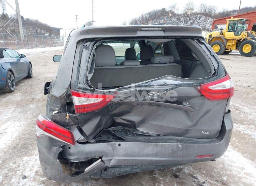 Photo 6 of 2017 Toyota Sienna XLE/LIMITED (VIN 5TDYZ3DC2HS811385)