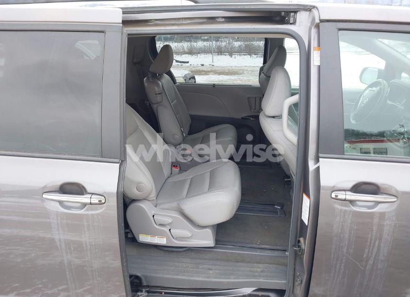 Photo 8 of 2017 Toyota Sienna XLE/LIMITED (VIN 5TDYZ3DC2HS811385)