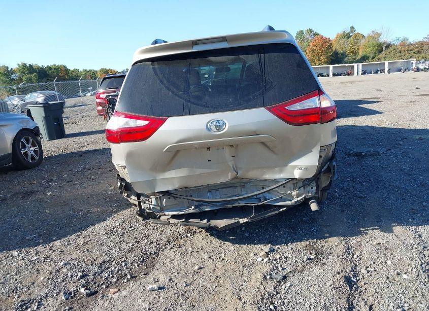 Photo 16 of 2017 Toyota Sienna XLE 8 PASSENGER (VIN 5TDYZ3DC2HS833614)