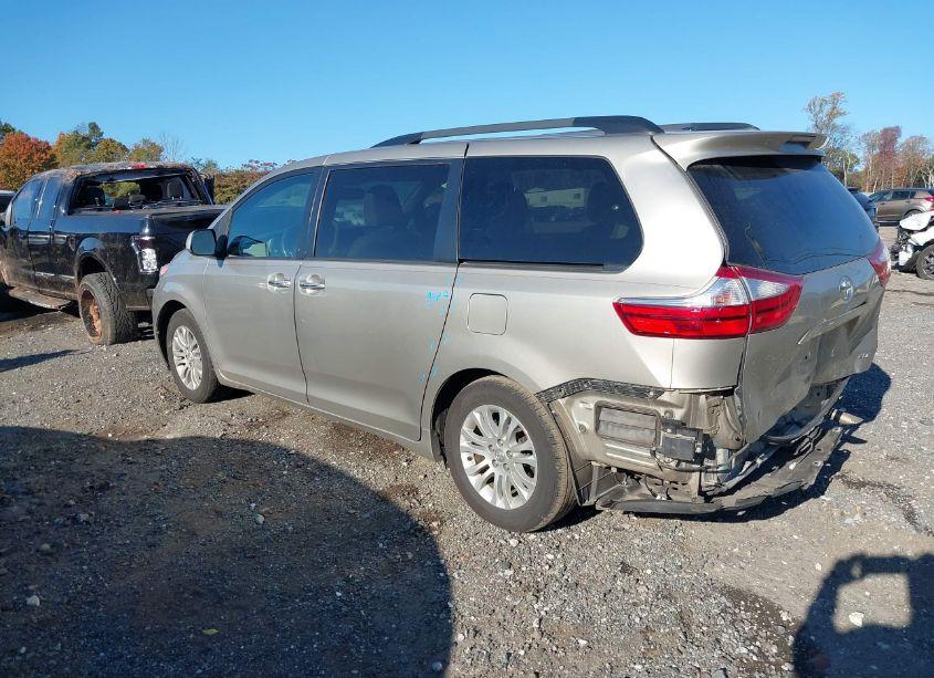 Photo 3 of 2017 Toyota Sienna XLE 8 PASSENGER (VIN 5TDYZ3DC2HS833614)