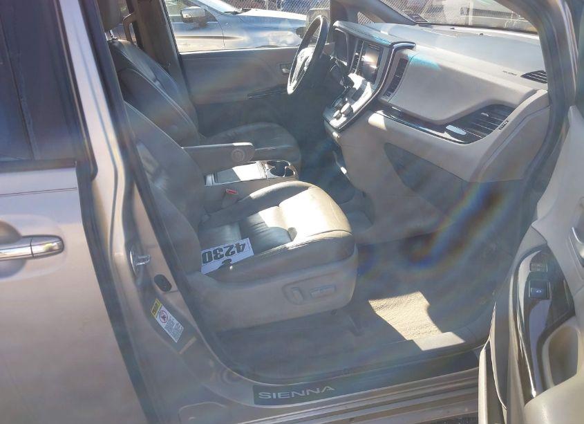 Photo 5 of 2017 Toyota Sienna XLE 8 PASSENGER (VIN 5TDYZ3DC2HS833614)
