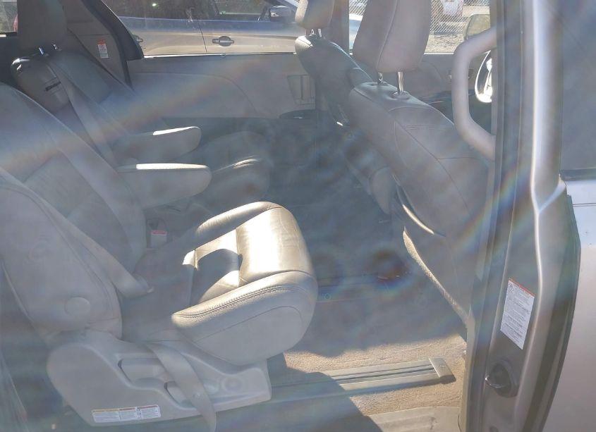 Photo 8 of 2017 Toyota Sienna XLE 8 PASSENGER (VIN 5TDYZ3DC2HS833614)