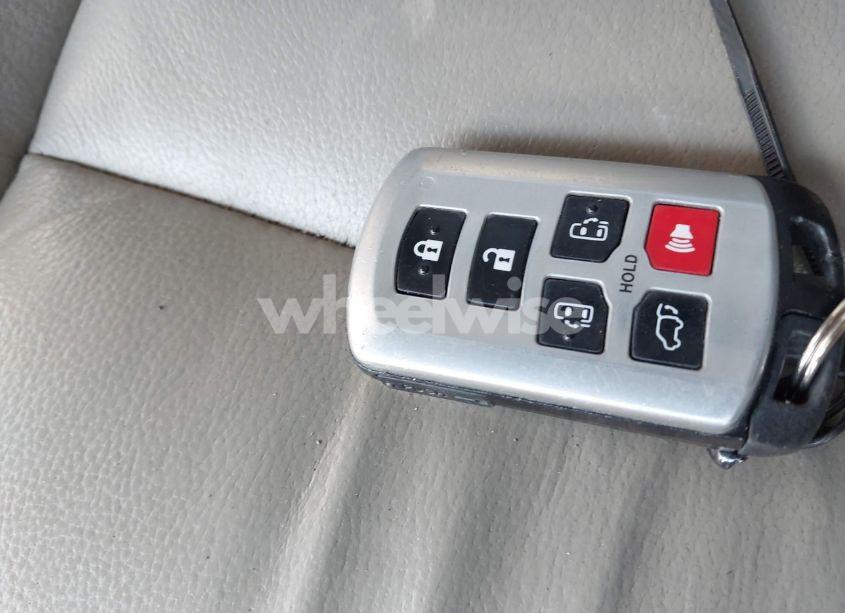 Photo 11 of 2017 Toyota Sienna XLE 8 PASSENGER (VIN 5TDYZ3DC2HS864152)