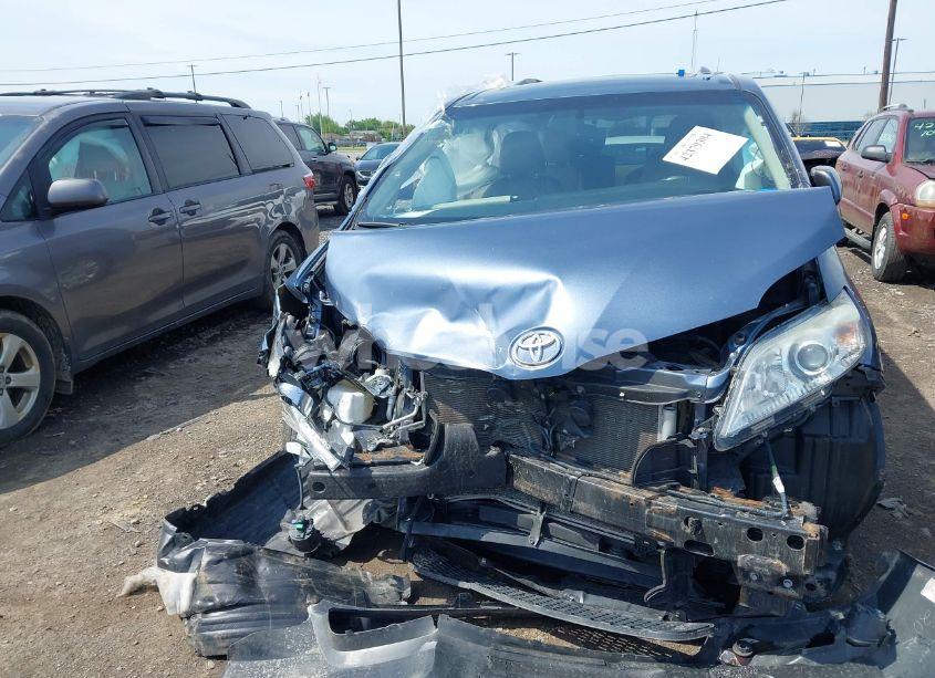 Photo 12 of 2017 Toyota Sienna XLE 8 PASSENGER (VIN 5TDYZ3DC2HS864152)