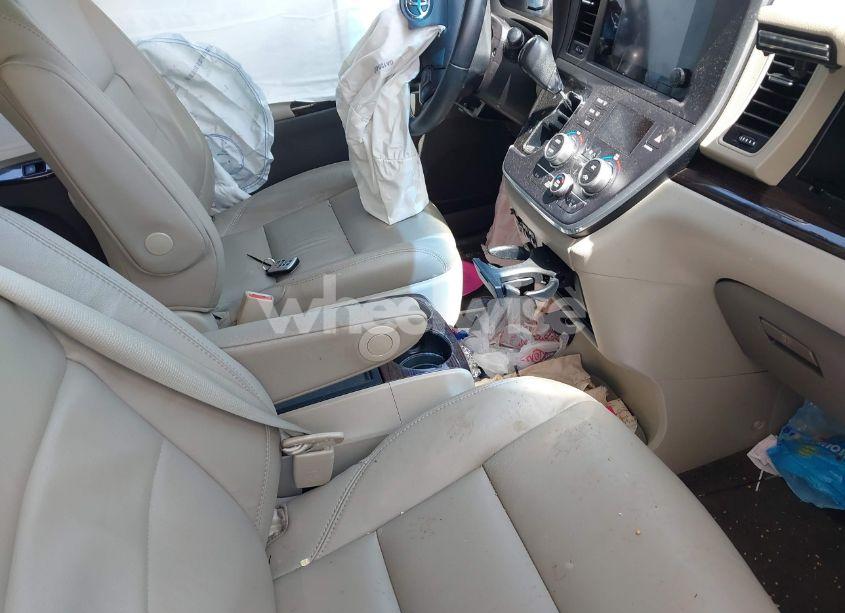 Photo 5 of 2017 Toyota Sienna XLE 8 PASSENGER (VIN 5TDYZ3DC2HS864152)