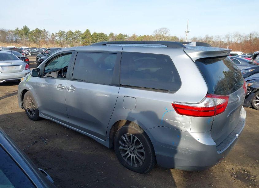 Photo 14 of 2018 Toyota Sienna XLE 8 PASSENGER (VIN 5TDYZ3DC2JS911153)