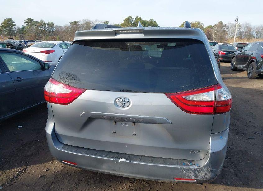 Photo 16 of 2018 Toyota Sienna XLE 8 PASSENGER (VIN 5TDYZ3DC2JS911153)