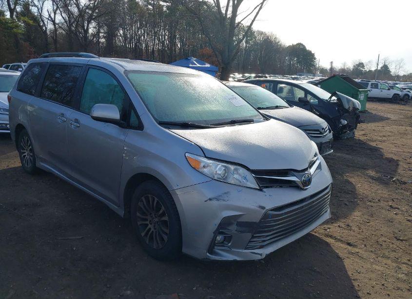 Photo 6 of 2018 Toyota Sienna XLE 8 PASSENGER (VIN 5TDYZ3DC2JS911153)
