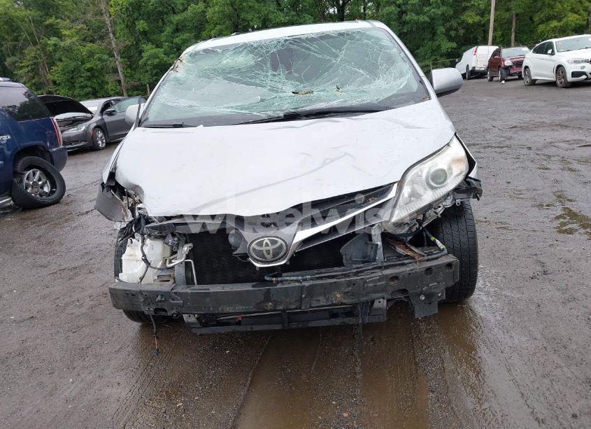 Photo 12 of 2018 Toyota Sienna XLE 8 PASSENGER (VIN 5TDYZ3DC2JS940989)