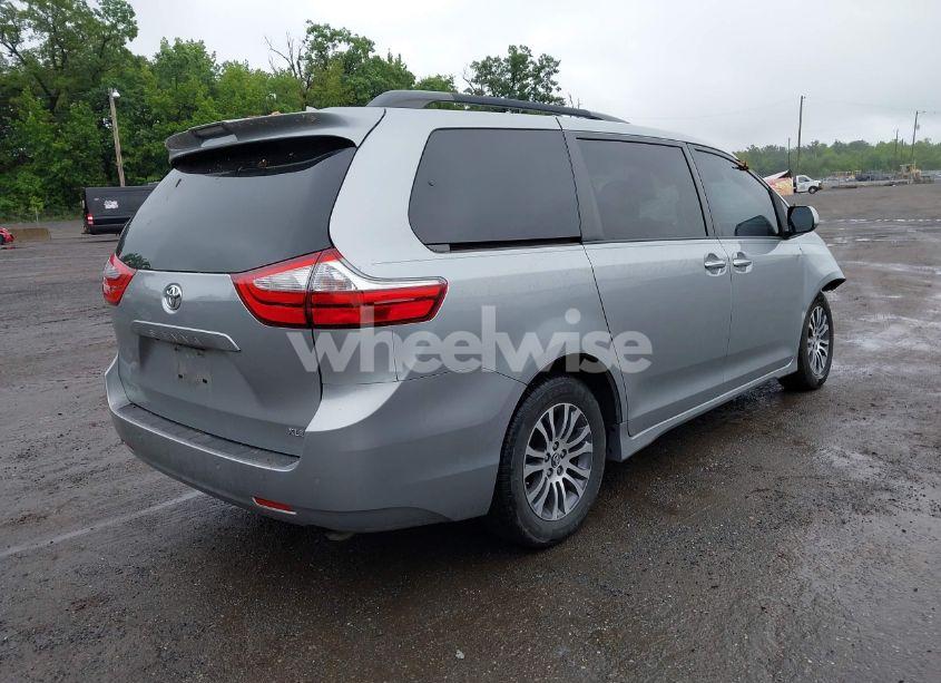 Photo 4 of 2018 Toyota Sienna XLE 8 PASSENGER (VIN 5TDYZ3DC2JS940989)