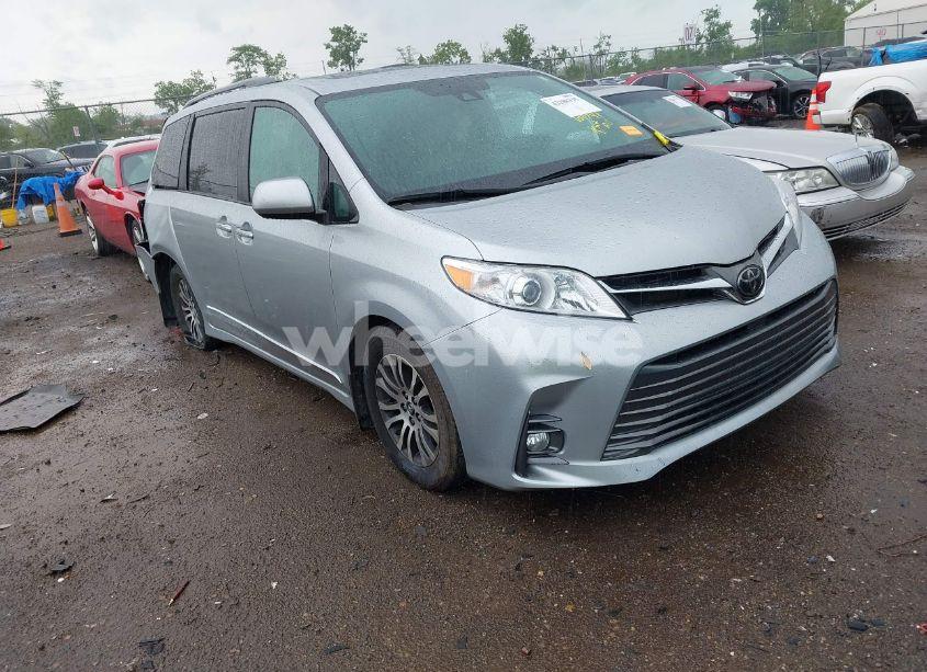 2019 Toyota Sienna XLE 8 PASSENGER (VIN 5TDYZ3DC2KS018742) main photo