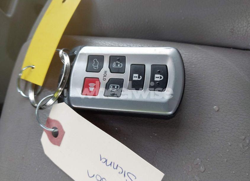 Photo 11 of 2019 Toyota Sienna XLE 8 PASSENGER (VIN 5TDYZ3DC2KS018742)