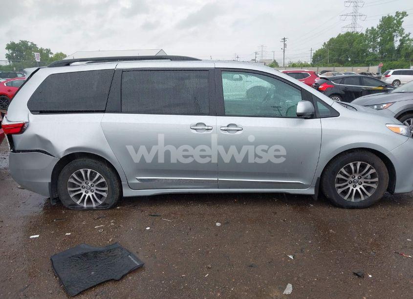 Photo 13 of 2019 Toyota Sienna XLE 8 PASSENGER (VIN 5TDYZ3DC2KS018742)