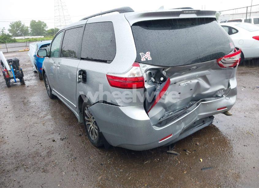Photo 3 of 2019 Toyota Sienna XLE 8 PASSENGER (VIN 5TDYZ3DC2KS018742)