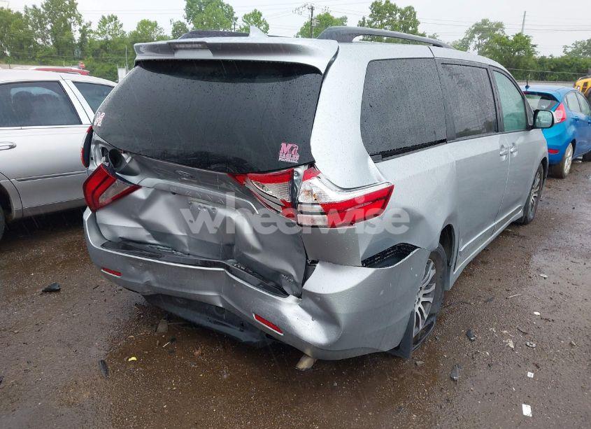 Photo 4 of 2019 Toyota Sienna XLE 8 PASSENGER (VIN 5TDYZ3DC2KS018742)
