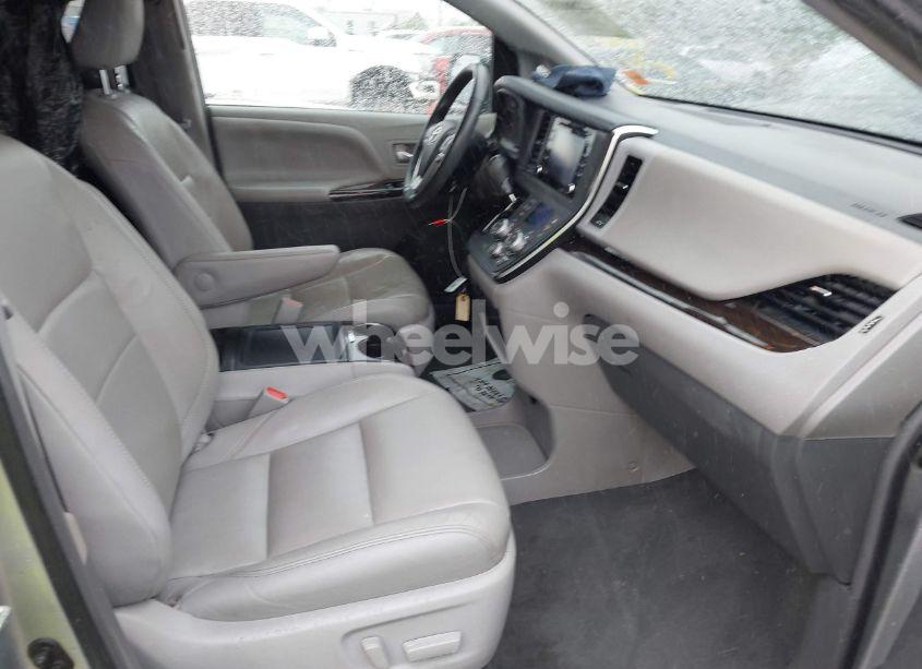 Photo 5 of 2019 Toyota Sienna XLE 8 PASSENGER (VIN 5TDYZ3DC2KS018742)