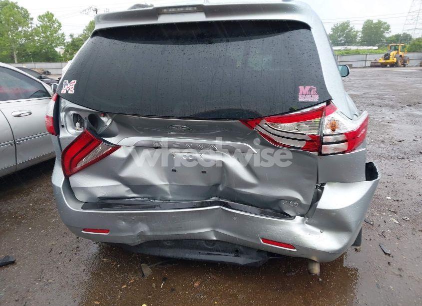Photo 6 of 2019 Toyota Sienna XLE 8 PASSENGER (VIN 5TDYZ3DC2KS018742)