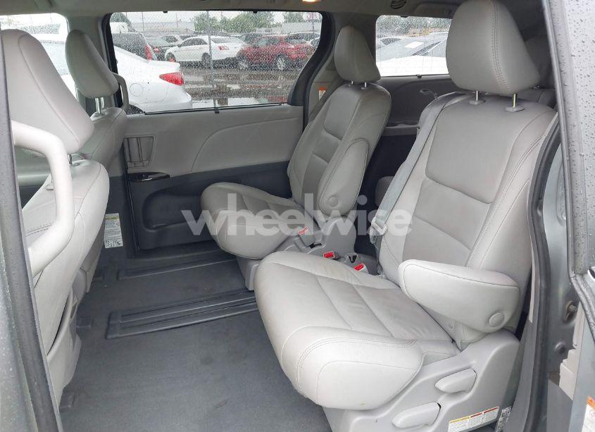 Photo 8 of 2019 Toyota Sienna XLE 8 PASSENGER (VIN 5TDYZ3DC2KS018742)