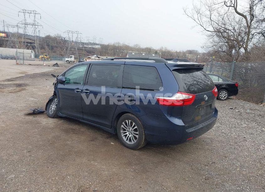 Photo 3 of 2019 Toyota Sienna XLE 8 PASSENGER (VIN 5TDYZ3DC2KS020717)