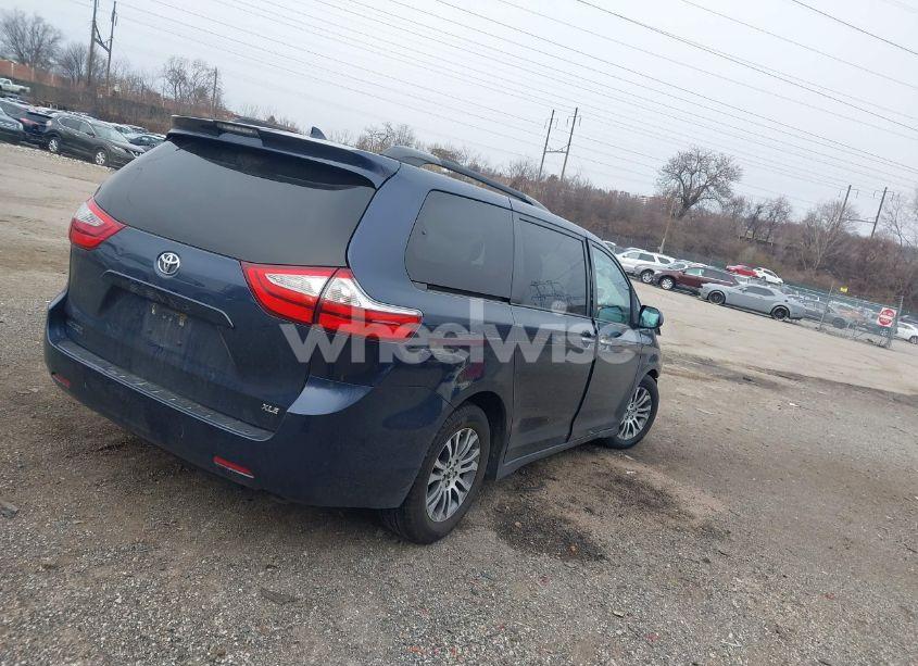 Photo 4 of 2019 Toyota Sienna XLE 8 PASSENGER (VIN 5TDYZ3DC2KS020717)