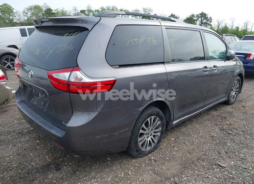 Photo 4 of 2019 Toyota Sienna XLE 8 PASSENGER (VIN 5TDYZ3DC2KS976344)