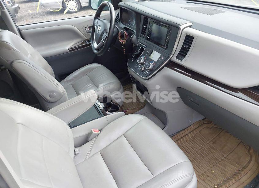 Photo 5 of 2019 Toyota Sienna XLE 8 PASSENGER (VIN 5TDYZ3DC2KS976344)