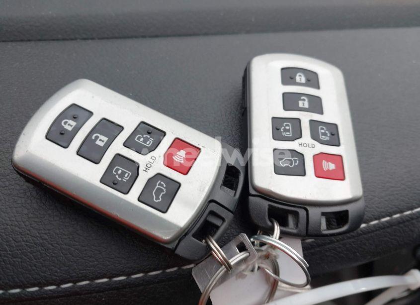 Photo 11 of 2020 Toyota Sienna XLE PREMIUM (VIN 5TDYZ3DC2LS055047)