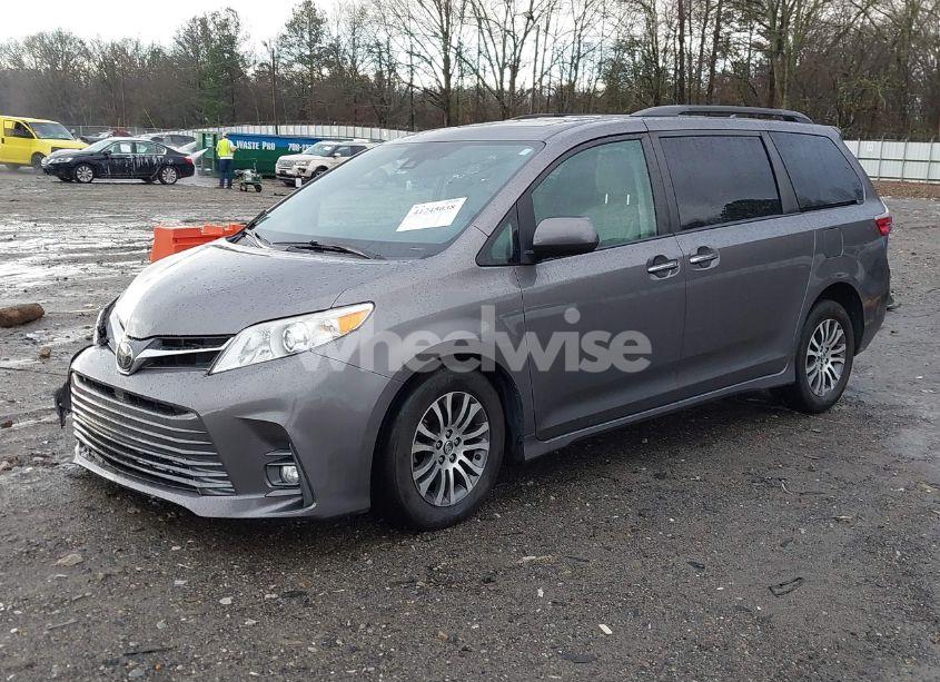 Photo 2 of 2020 Toyota Sienna XLE PREMIUM (VIN 5TDYZ3DC2LS055047)