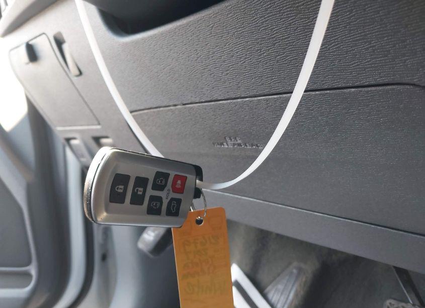 Photo 11 of 2017 Toyota Sienna XLE/LIMITED (VIN 5TDYZ3DC3HS772192)