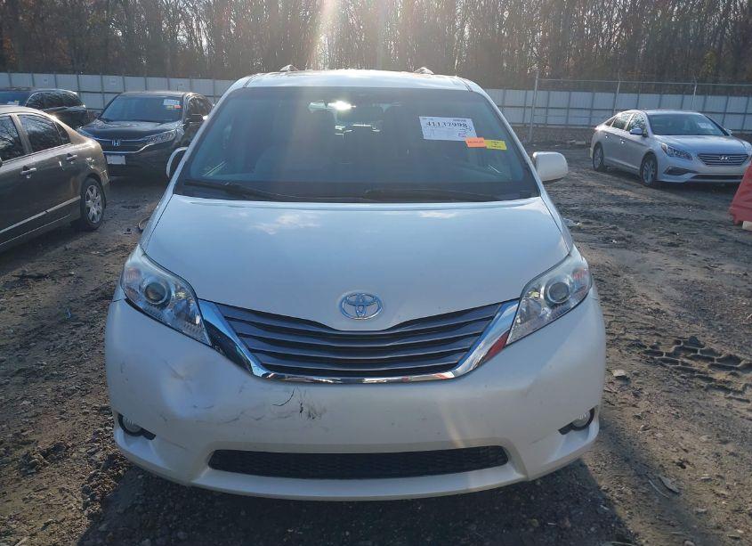 Photo 12 of 2017 Toyota Sienna XLE/LIMITED (VIN 5TDYZ3DC3HS772192)