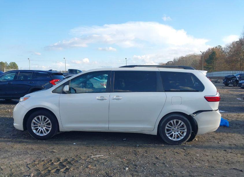 Photo 14 of 2017 Toyota Sienna XLE/LIMITED (VIN 5TDYZ3DC3HS772192)