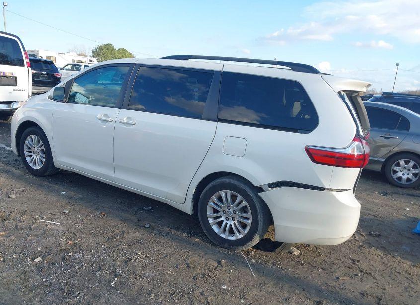 Photo 3 of 2017 Toyota Sienna XLE/LIMITED (VIN 5TDYZ3DC3HS772192)