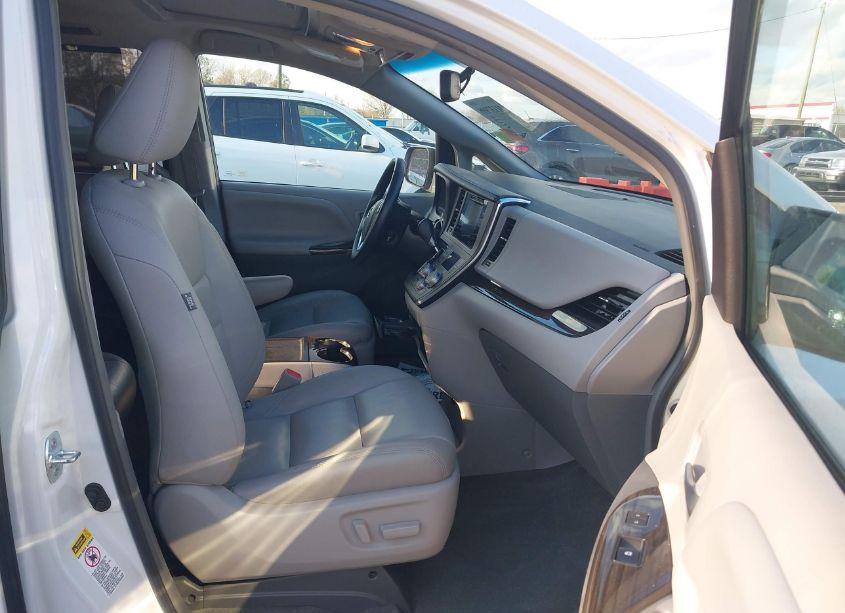 Photo 5 of 2017 Toyota Sienna XLE/LIMITED (VIN 5TDYZ3DC3HS772192)