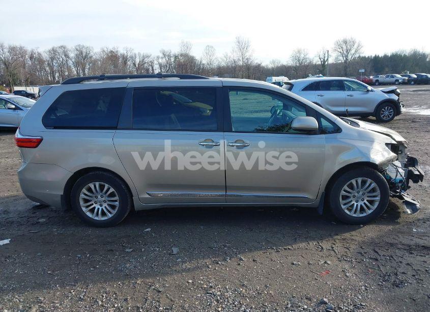 Photo 13 of 2017 Toyota Sienna XLE 8 PASSENGER (VIN 5TDYZ3DC3HS790045)
