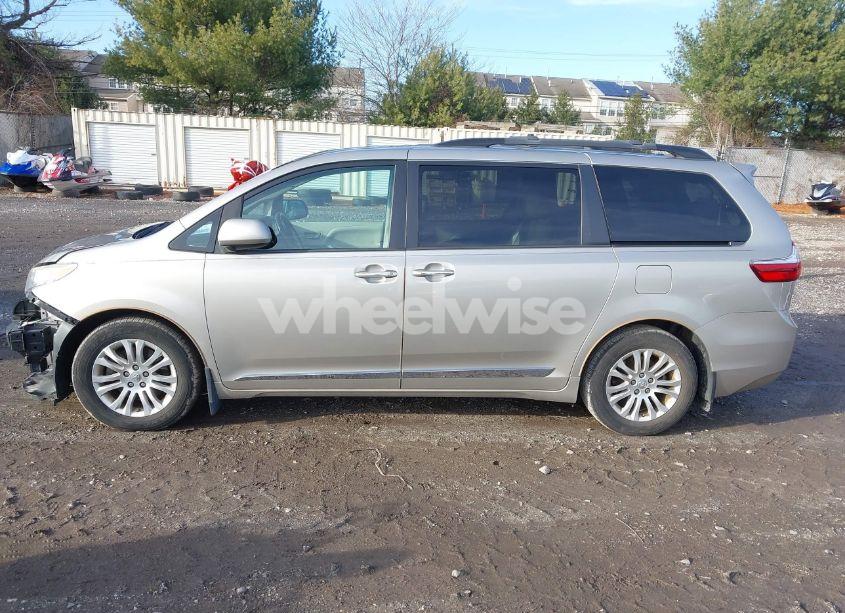 Photo 14 of 2017 Toyota Sienna XLE 8 PASSENGER (VIN 5TDYZ3DC3HS790045)