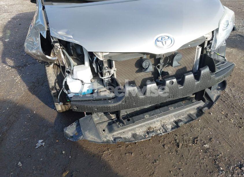 Photo 6 of 2017 Toyota Sienna XLE 8 PASSENGER (VIN 5TDYZ3DC3HS790045)