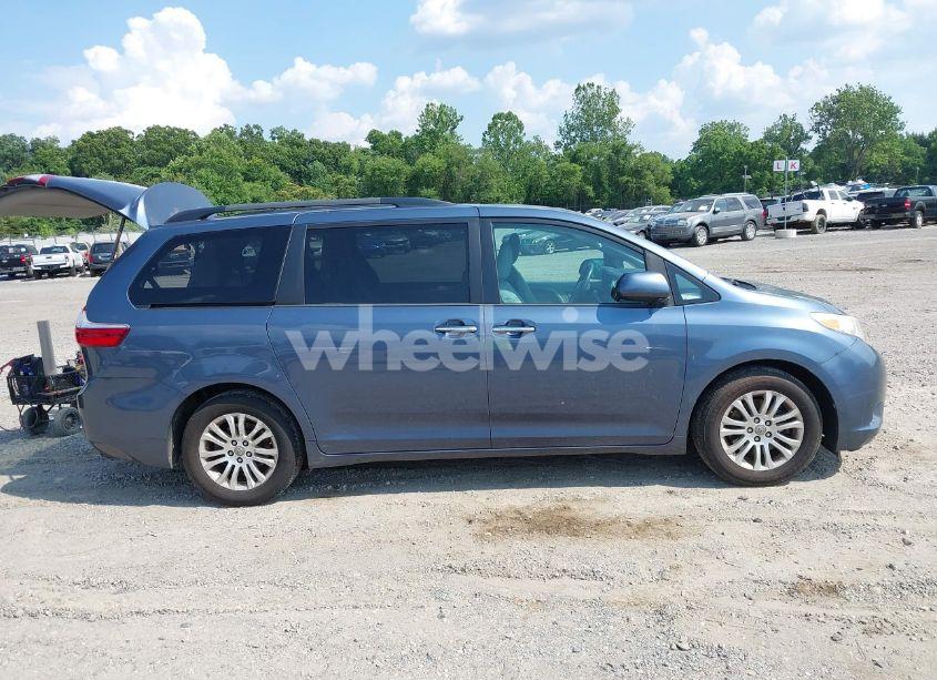 Photo 13 of 2017 Toyota Sienna XLE 8 PASSENGER (VIN 5TDYZ3DC3HS840250)