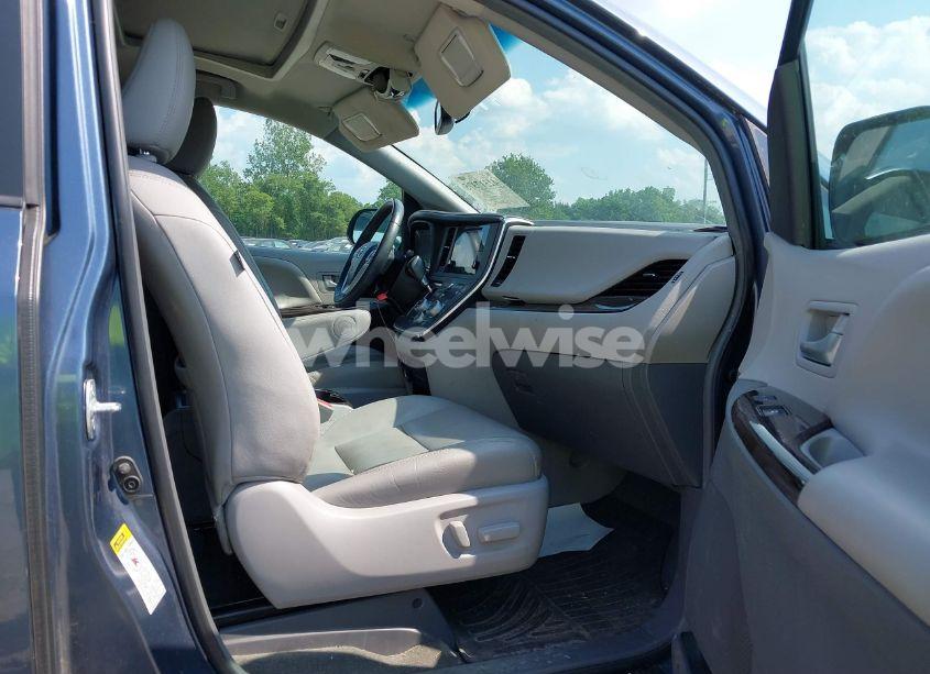 Photo 5 of 2017 Toyota Sienna XLE 8 PASSENGER (VIN 5TDYZ3DC3HS840250)