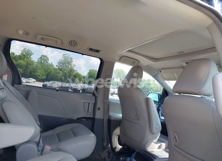 Photo 8 of 2017 Toyota Sienna XLE 8 PASSENGER (VIN 5TDYZ3DC3HS840250)