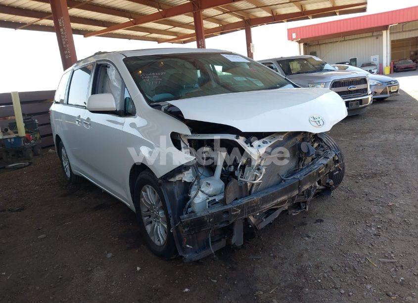 2017 Toyota Sienna XLE 8 PASSENGER (VIN 5TDYZ3DC3HS849191) main photo