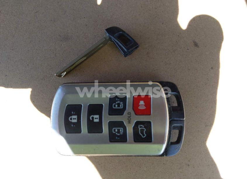 Photo 11 of 2017 Toyota Sienna XLE 8 PASSENGER (VIN 5TDYZ3DC3HS849191)