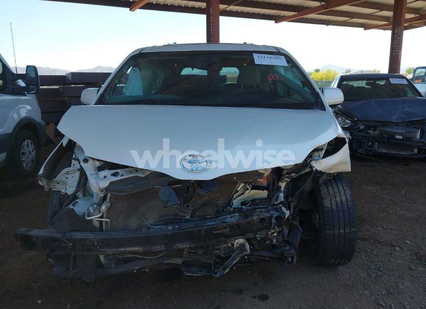 Photo 12 of 2017 Toyota Sienna XLE 8 PASSENGER (VIN 5TDYZ3DC3HS849191)